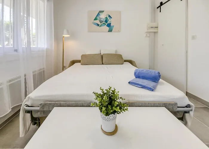 Port Mistral-2 By Interhome *