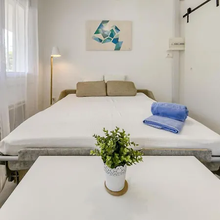 Port Mistral-2 By Interhome *